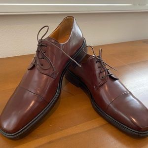 Brown leather Bostonian dress shoes
